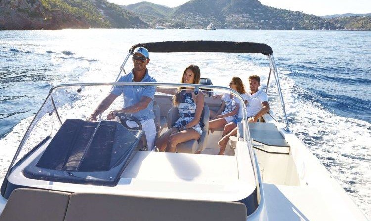 Quicksilver Activ 755 Sundeck