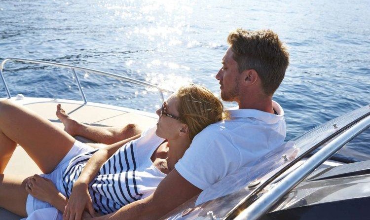 Quicksilver Activ 755 Sundeck