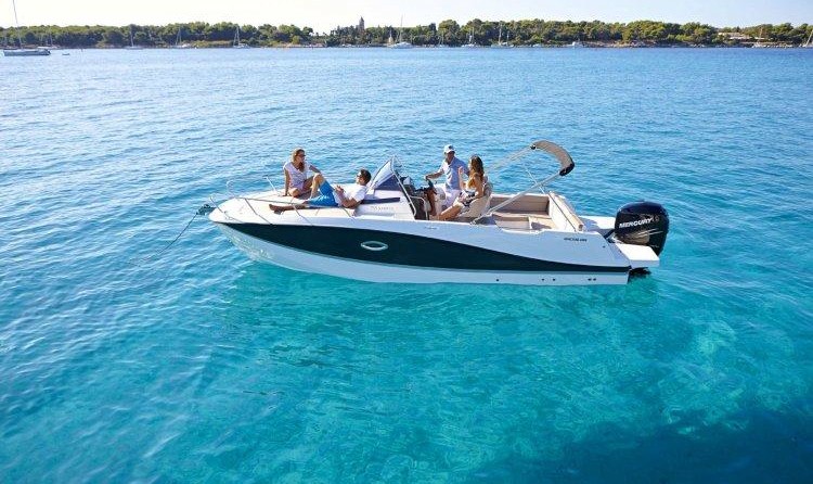 Quicksilver Activ 755 Sundeck