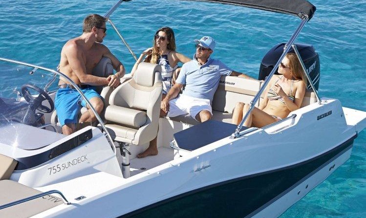 Quicksilver Activ 755 Sundeck