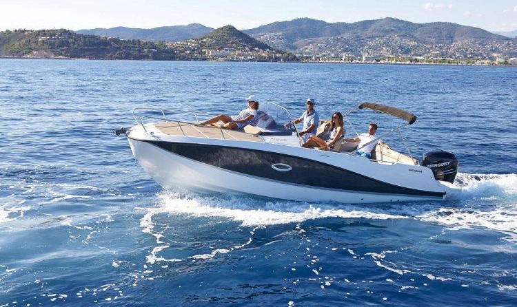 Quicksilver Activ 755 Sundeck