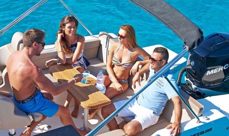 Quicksilver Activ 755 Sundeck