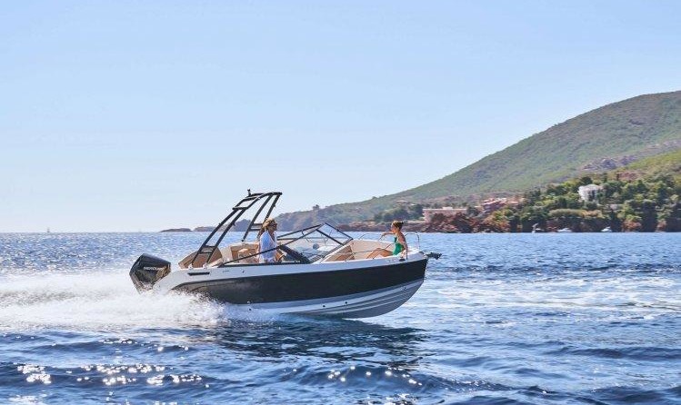 Quicksilver Activ 675 Bowrider