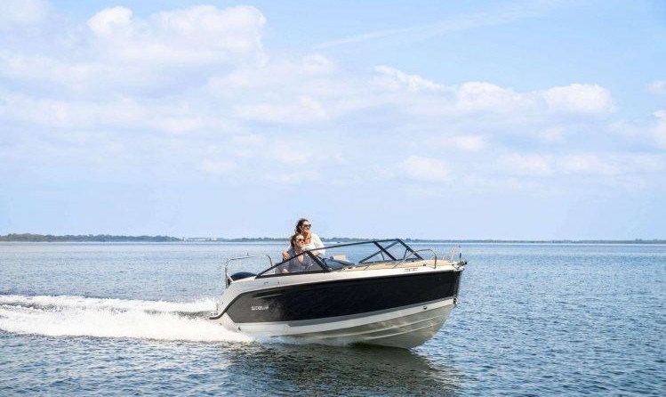 Quicksilver ACTIV 605 CRUISER