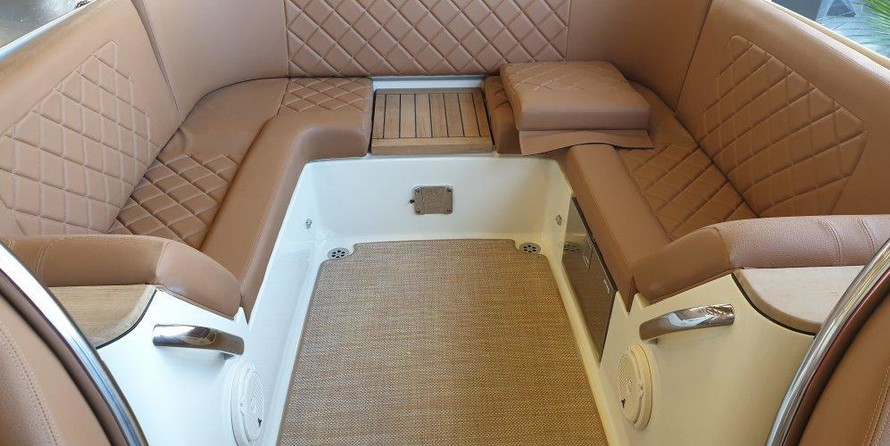 Chris-Craft Launch 27