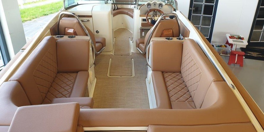 Chris-Craft Launch 27