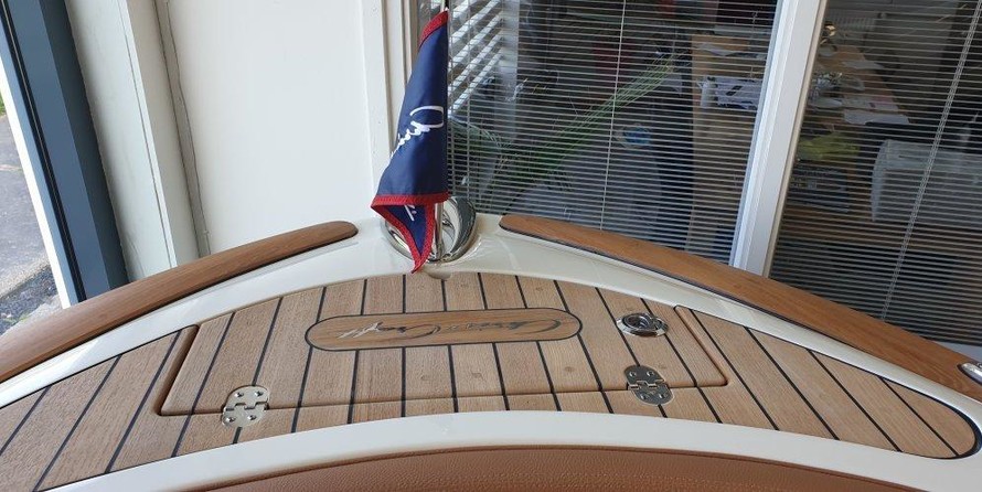 Chris-Craft Launch 27