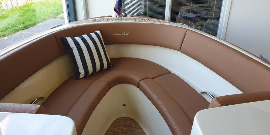 Chris-Craft Launch 27