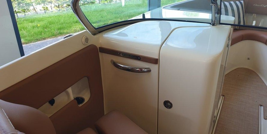 Chris-Craft Launch 27