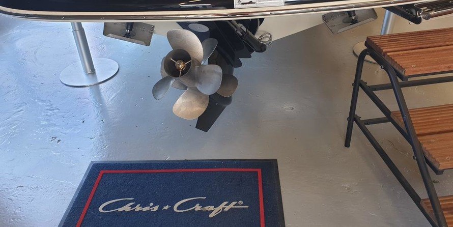 Chris-Craft Launch 27