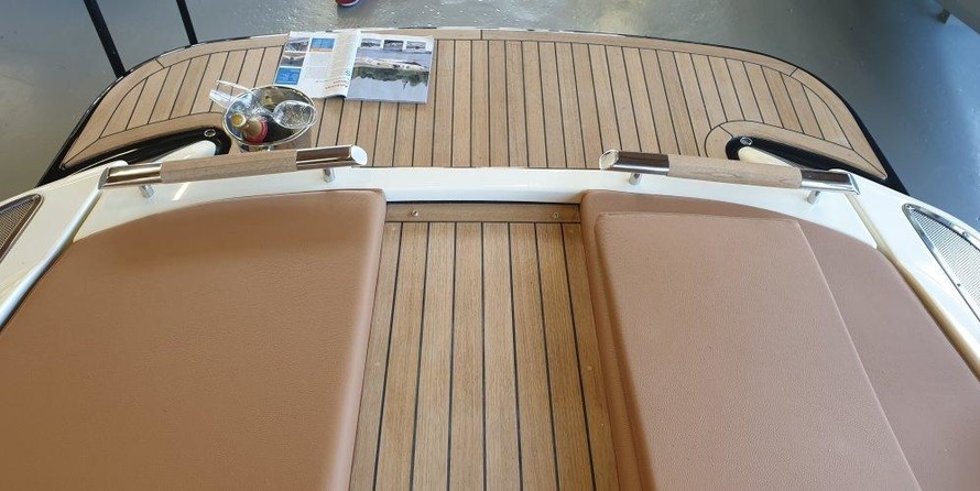 Chris-Craft Launch 27