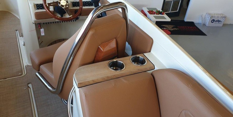 Chris-Craft Launch 27