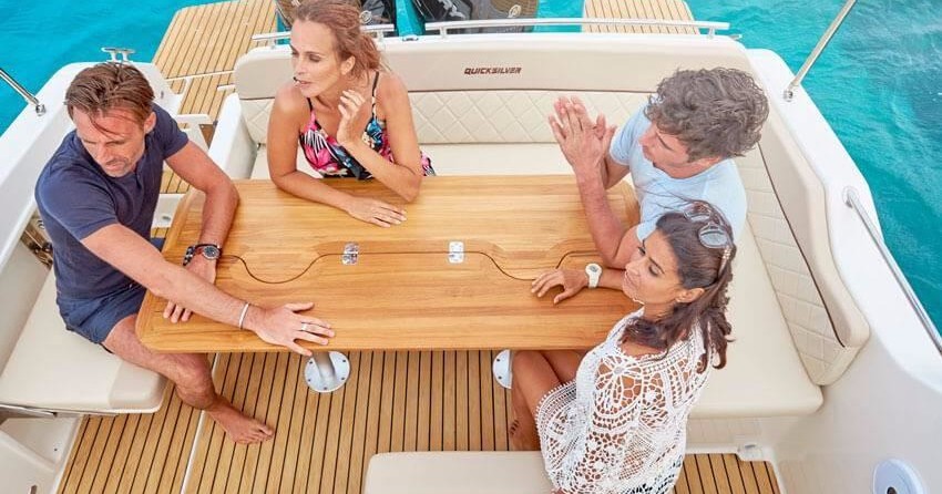 Quicksilver Activ 875 Sundeck