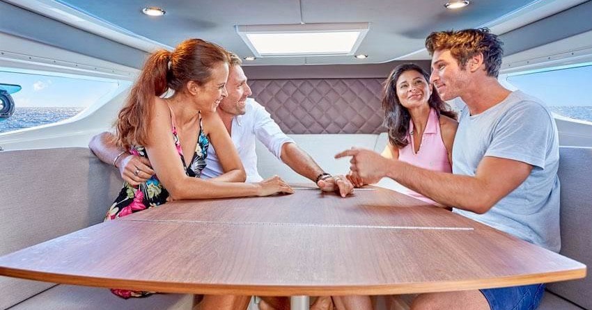 Quicksilver Activ 875 Sundeck