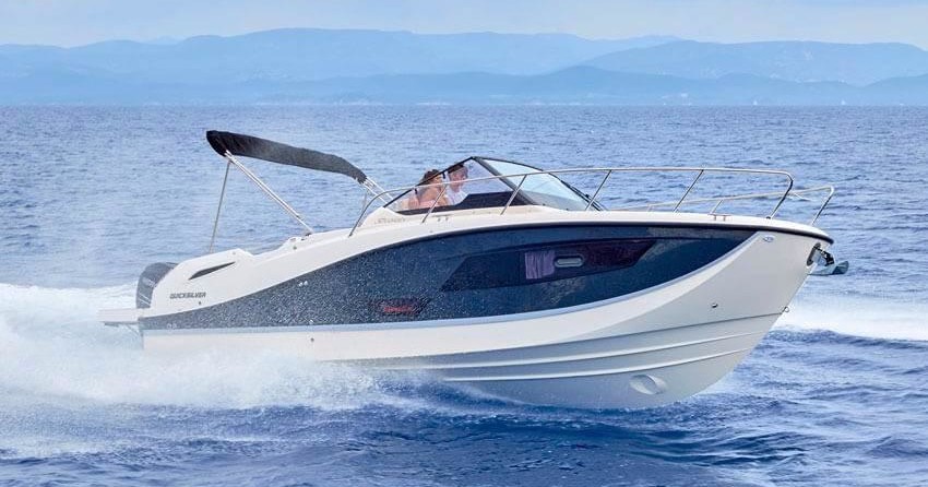 Quicksilver Activ 875 Sundeck