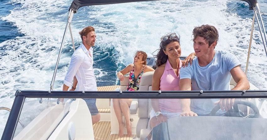 Quicksilver Activ 875 Sundeck