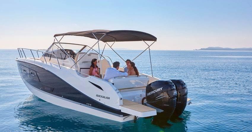 Quicksilver Activ 875 Sundeck