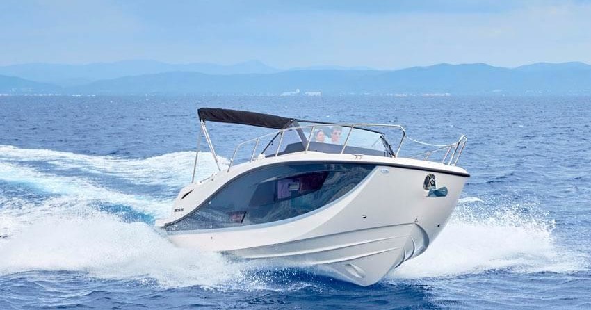 Quicksilver Activ 875 Sundeck