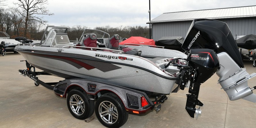 Everglades 230 cc w/ 250 verado