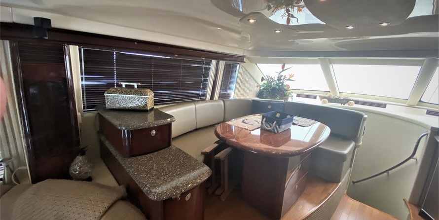 Sea Ray 580 Sedan Bridge