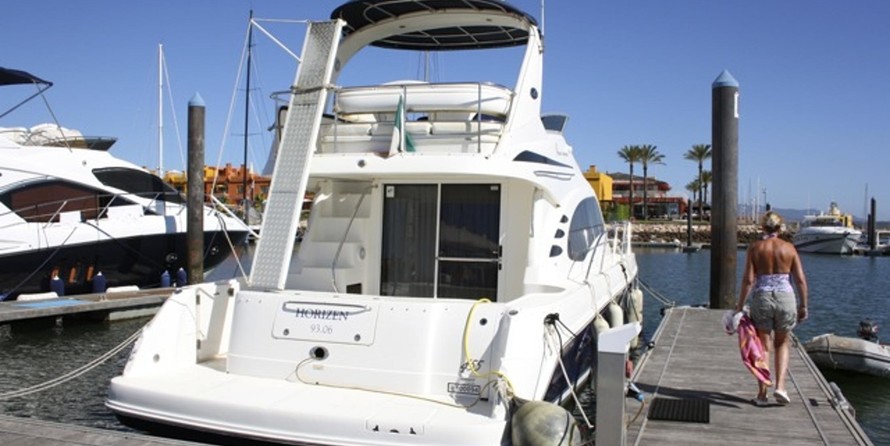 Sea Ray 455 Sedan Bridge