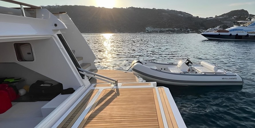 Custom Line Navetta 30