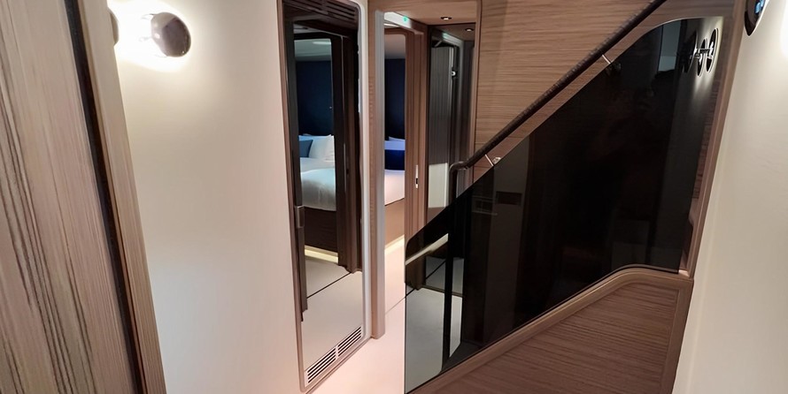 Custom Line Navetta 30