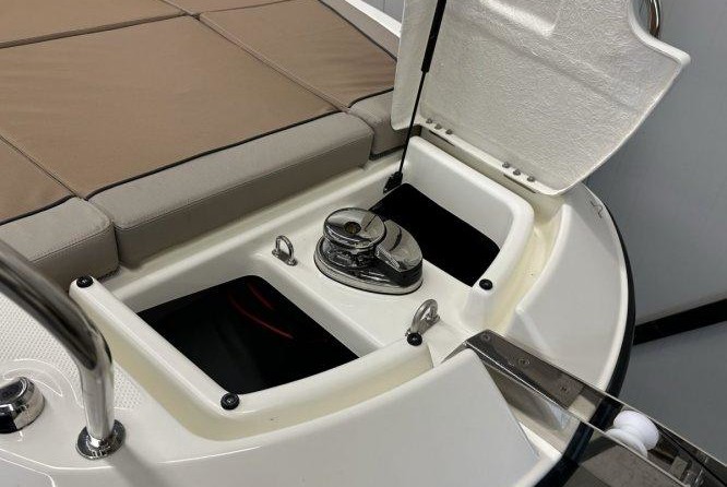 Quicksilver Activ 755 Sundeck