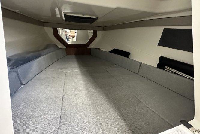 Quicksilver Activ 755 Sundeck