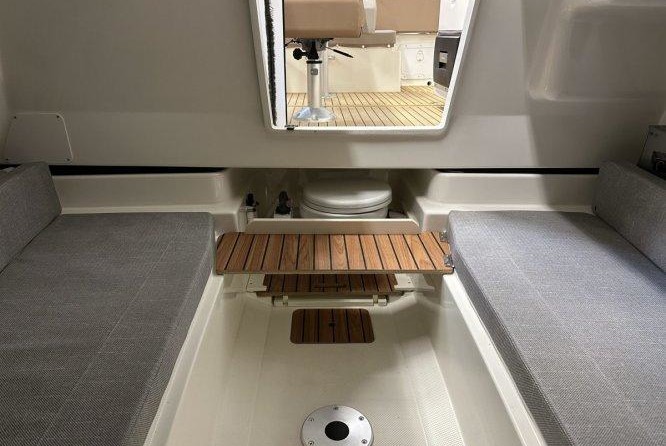 Quicksilver Activ 755 Sundeck