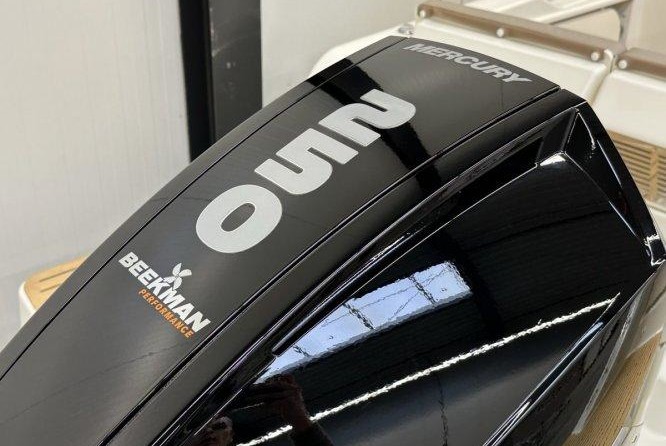 Quicksilver Activ 755 Sundeck