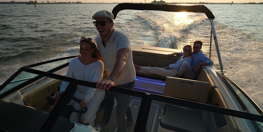 Sea Ray Sun Sport 230