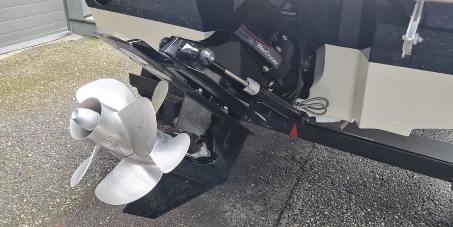 Sea Ray Sun Sport 230