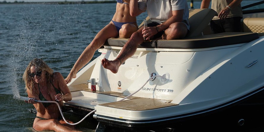 Sea Ray Sun Sport 230