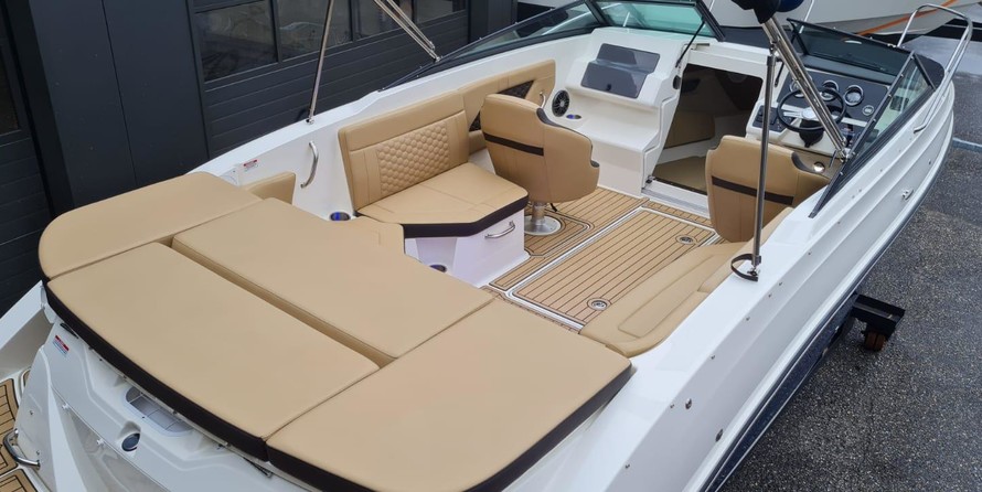 Sea Ray Sun Sport 230