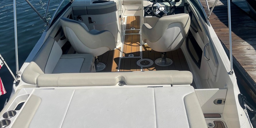 Sea Ray 220 Sundeck