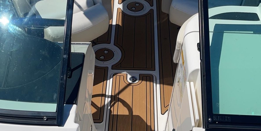 Sea Ray 220 Sundeck