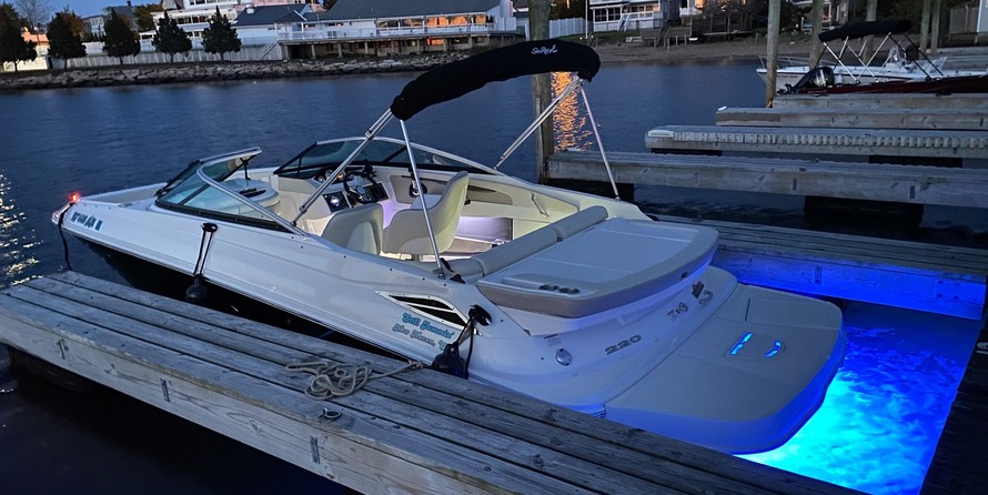 Sea Ray 220 Sundeck