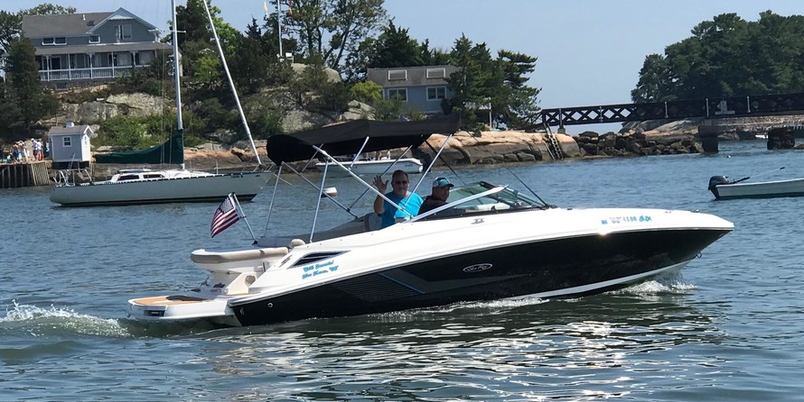 Sea Ray 220 Sundeck