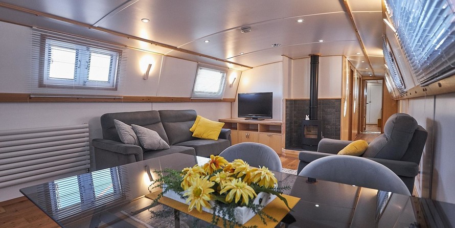 Wide beam narrowboat 65 x 12 hanbury monarch