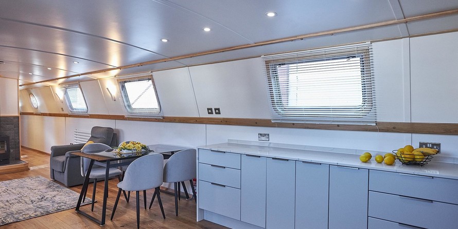 Wide beam narrowboat 65 x 12 hanbury monarch