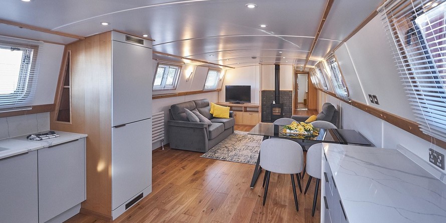 Wide beam narrowboat 65 x 12 hanbury monarch