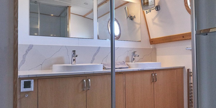 Wide beam narrowboat 65 x 12 hanbury monarch