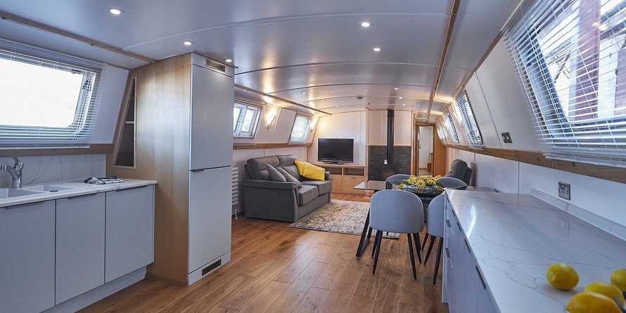 Wide beam narrowboat 65 x 12 hanbury monarch