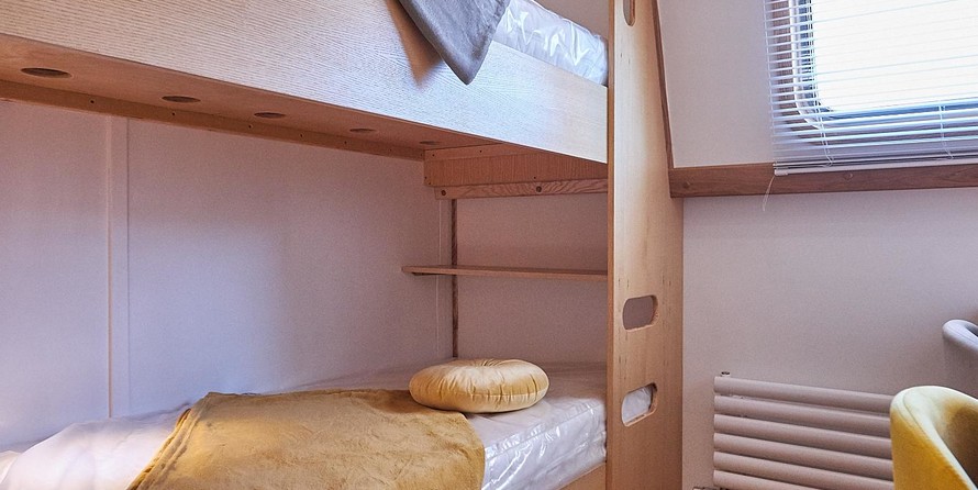 Wide beam narrowboat 65 x 12 hanbury monarch