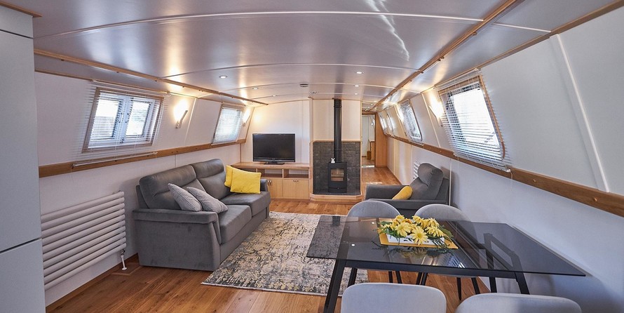 Wide beam narrowboat 65 x 12 hanbury monarch