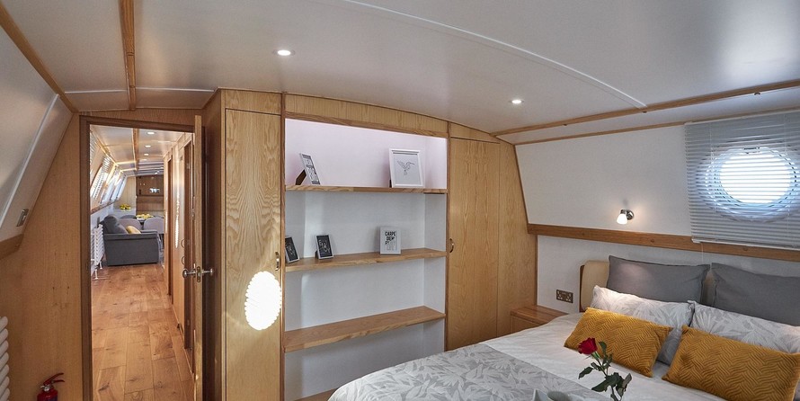 Wide beam narrowboat 65 x 12 hanbury monarch