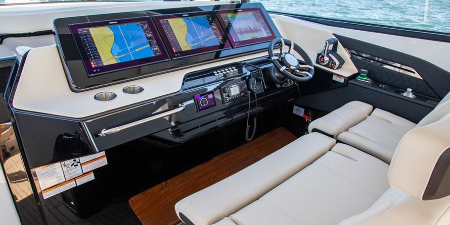 Cruisers Yachts 50 Cantius