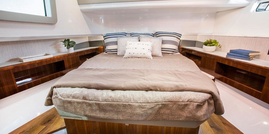 Cruisers Yachts 50 Cantius