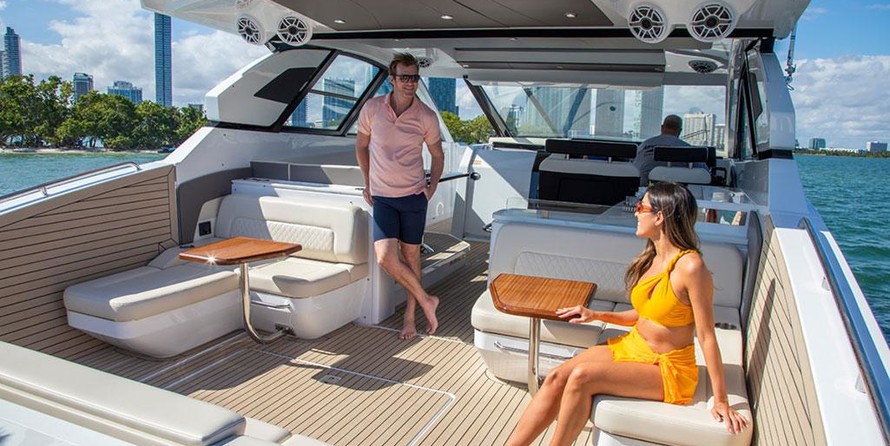 Cruisers Yachts 50 Cantius